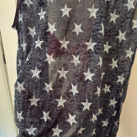 Patriotic Tank With Cutouts - Picture 2 of 5